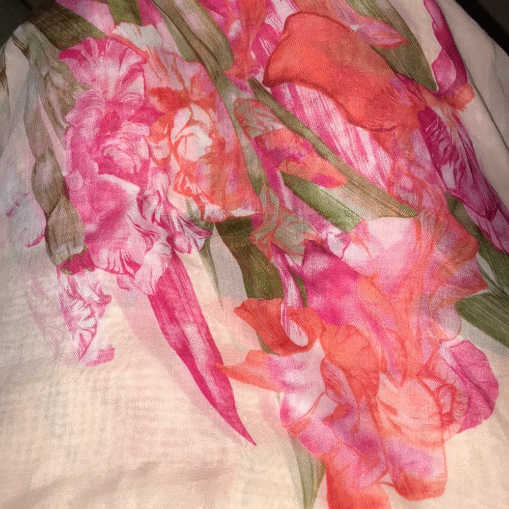 Floral Scarf 🧣🌺 - Picture 4 of 4